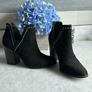 Steve Madden Black ankle studded booties 7.5